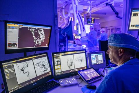 20-NEU-1857239_acute-stroke-patient_650x450