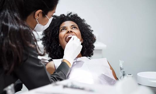 Pregnant woman sees dentist for routine exam