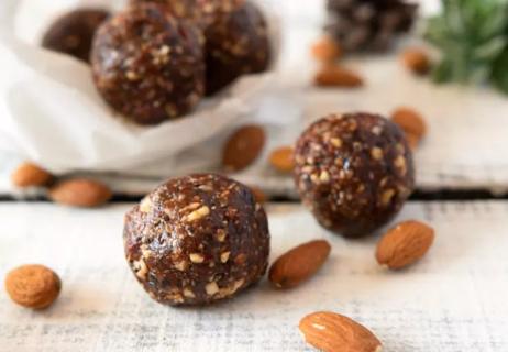 quinoa almond date balls