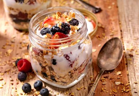 fruit and granola yogurt parfait