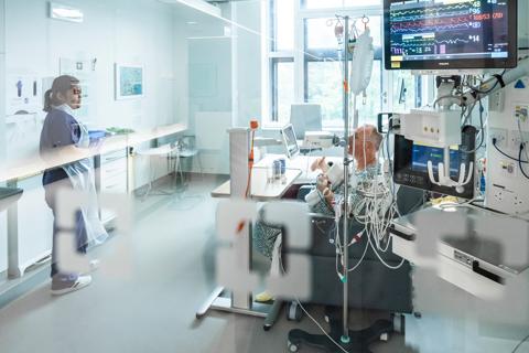 Critical care nurse (London)