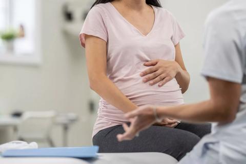 pregnant patient with doctor