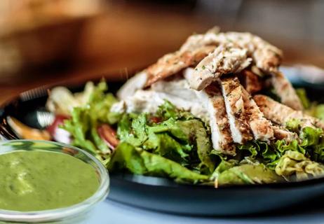 Recipe Turkey breast salad with avacado cream