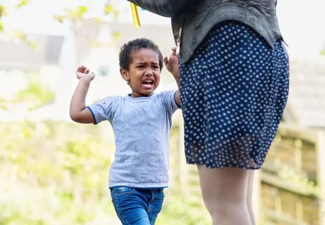 aggressive toddler with mom