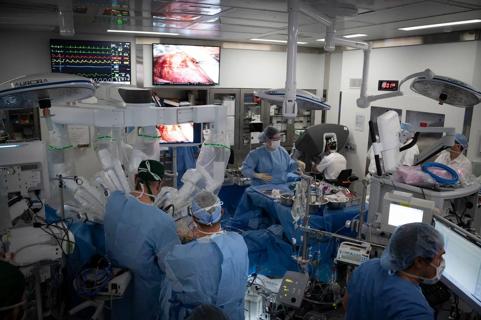 Robotic lung transplant surgery being performed