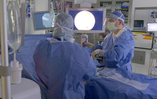 Dr. Aminian performing a bariatric surgery.