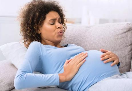 pregnant woman in labor at home