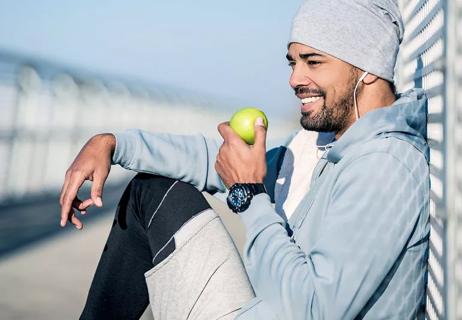 man on exercise break eating apple