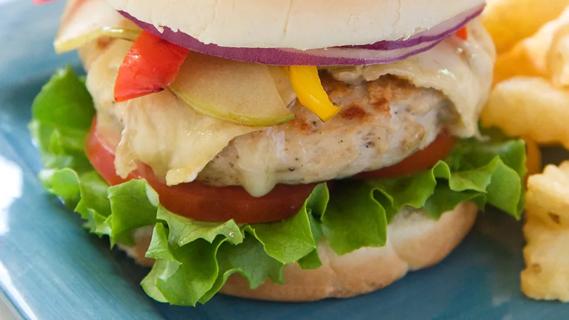 Turkey burger with onions, peppers and apples