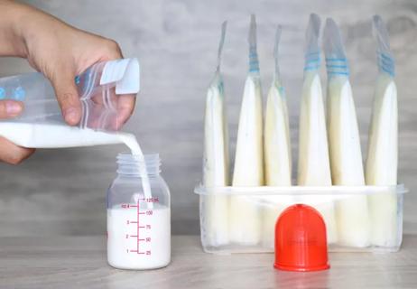 preparing frozen breast milk for baby