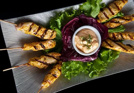 Grilled chicken skewers with yogurt sauce