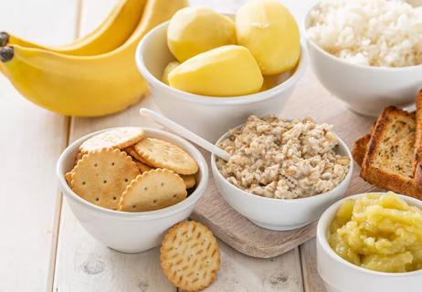 Foods to help a stomachache feel better include bananas, crackers, rice, toast and oatmeal.