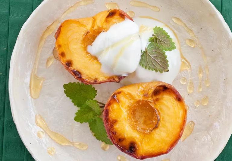 Grilled peaches with honey, yogurt and mint