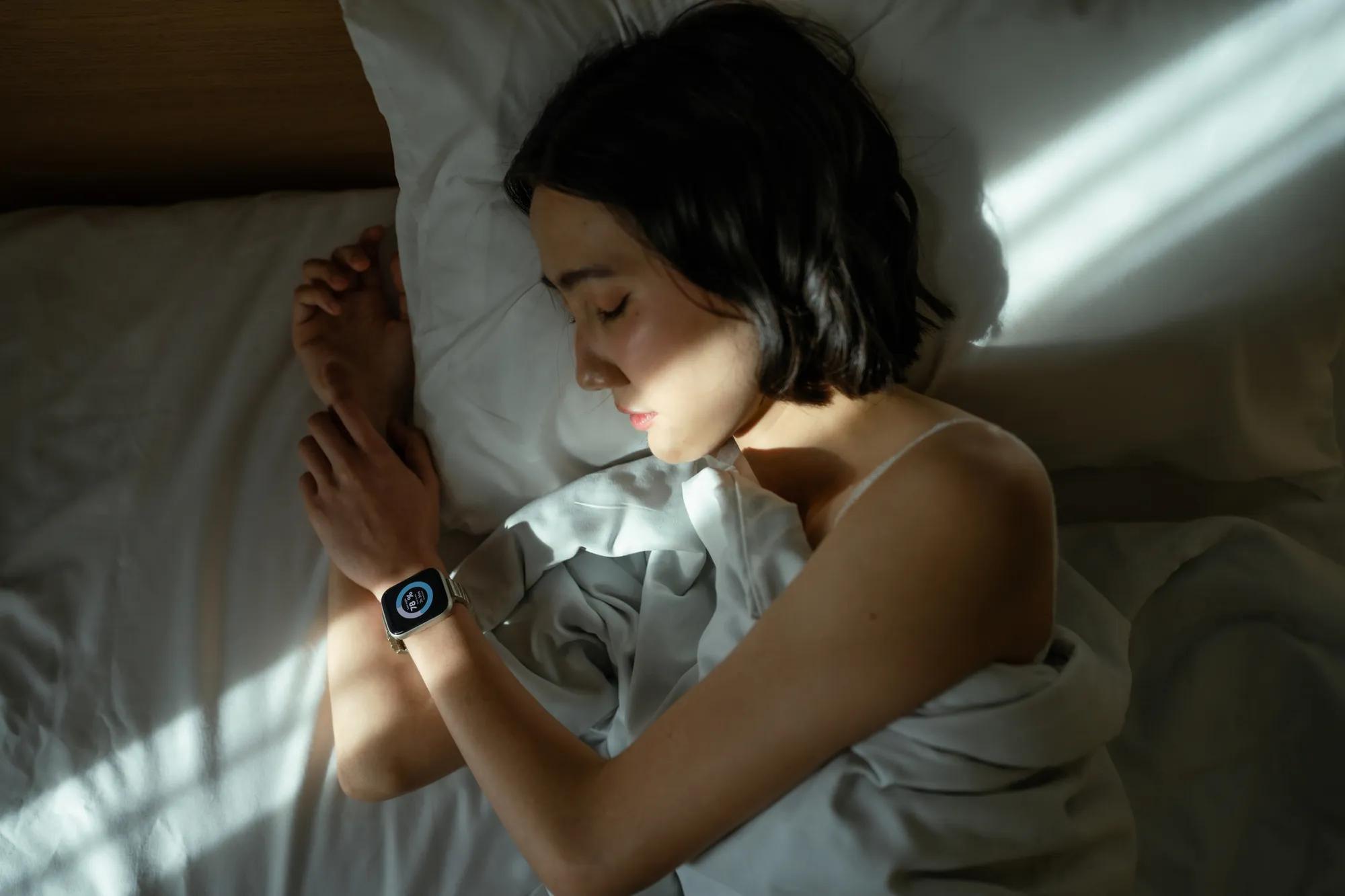 Is It Safe to Wear Smartwatch While Sleeping: Expert Insights Revealed