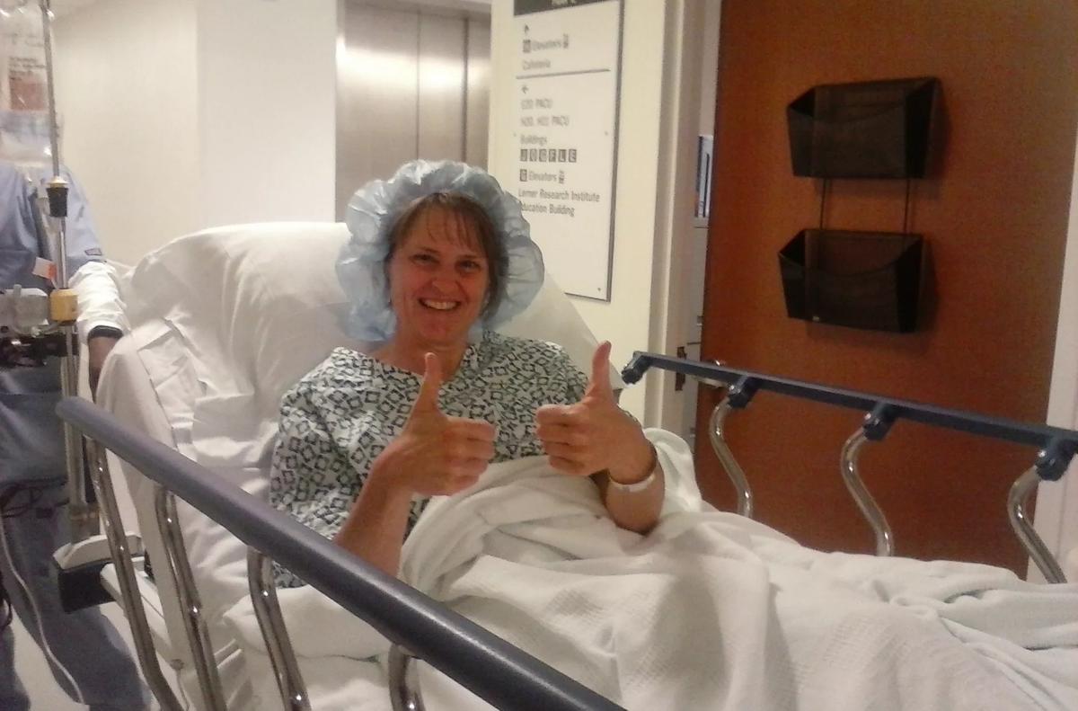 Liver transplant donor gives thumbs up before surgery at Cleveland Clinic
